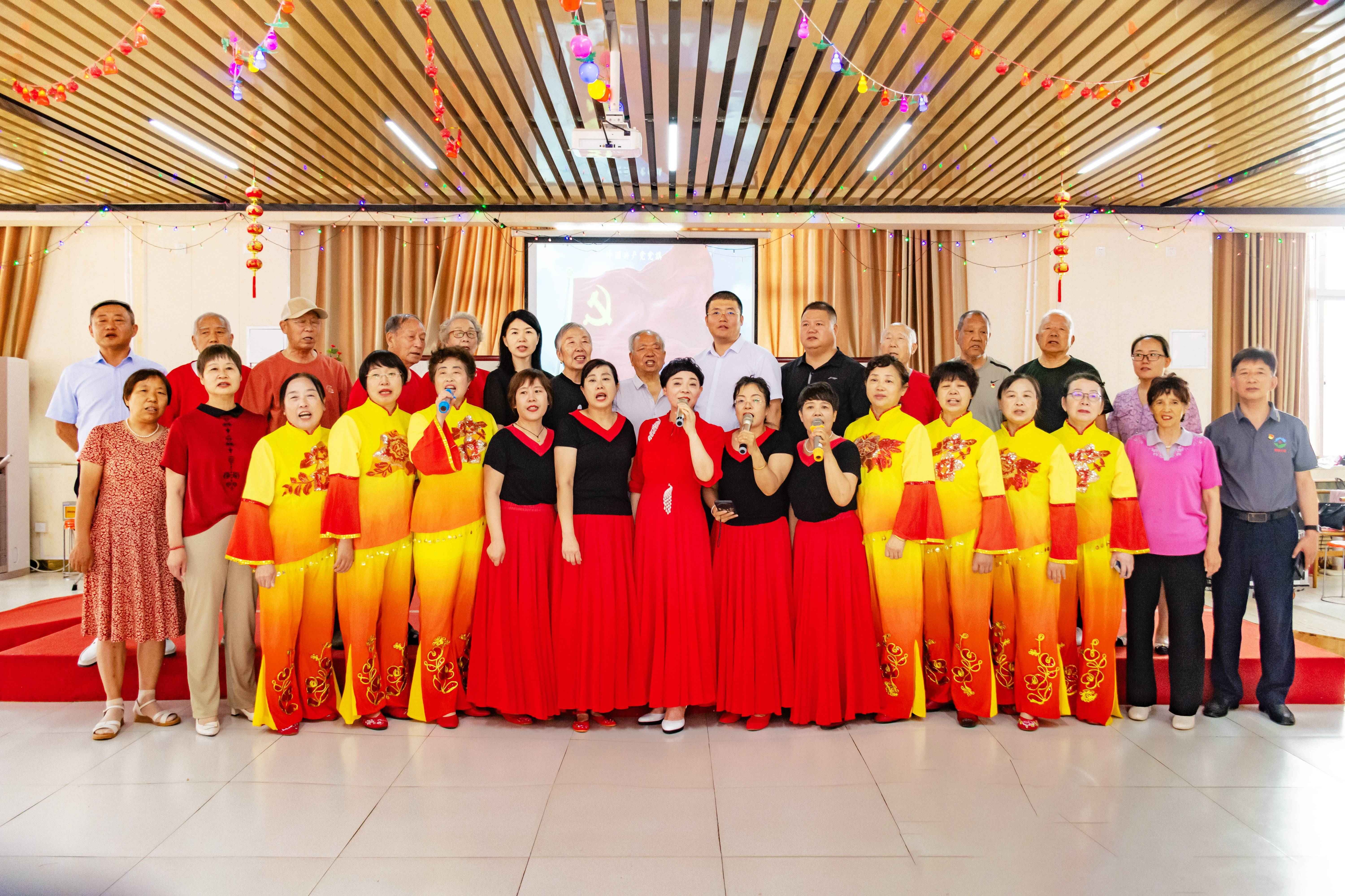 銀發譜華章 贊歌獻給黨！